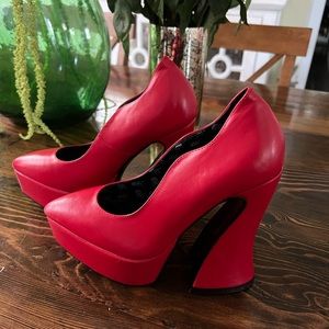 Red Lamoda pointed toe heels size 6